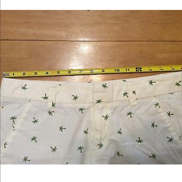 Uniqlo Ivory Green Palm Tree Flat front SHORTS 6 - Picture 5 of 9